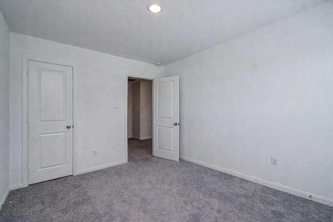 Building Photo - 2002 Rd 5500