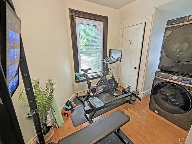 Building Photo - 15 Rosseter St