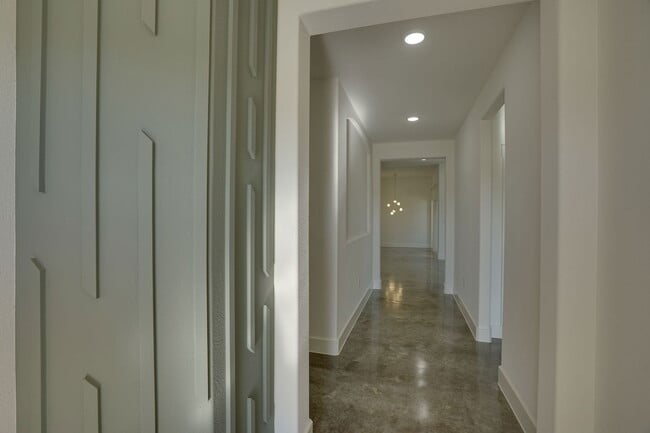 Building Photo - 106 Cardinal Wds