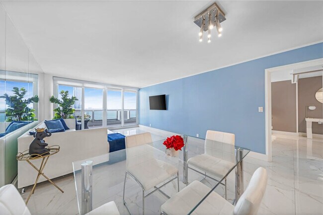 Building Photo - 1717 N Bayshore Dr