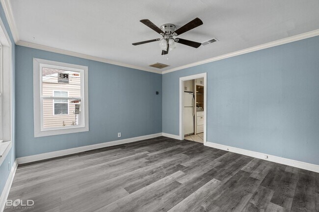 Building Photo - 237 E Elmwood St