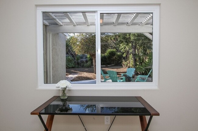 Building Photo - 1643 Peacock Blvd