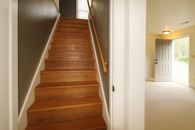 Building Photo - Charming Bend Home with Spacious Bonus Roo...