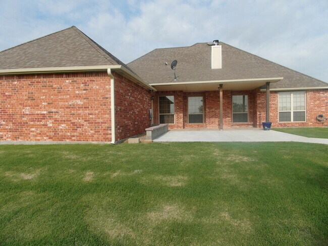 Building Photo - Beautiful Country Home in Cache, OK!!! NO ...