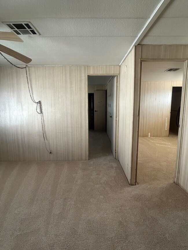 Building Photo - 3601 E Wyoming Ave