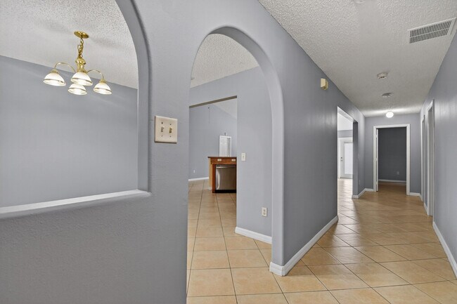 Building Photo - 4066 SW Canrady St