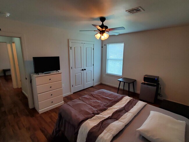 Building Photo - 37 W Thatcher St