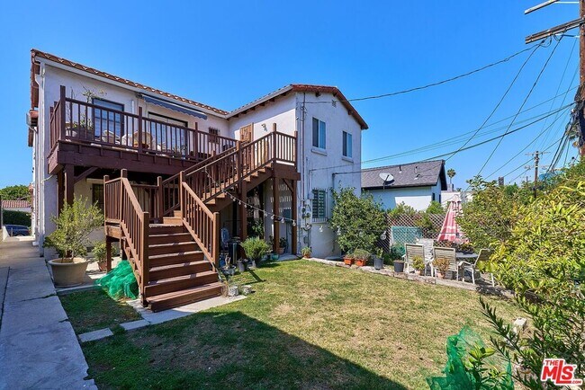 Building Photo - 918 S Stanley Ave