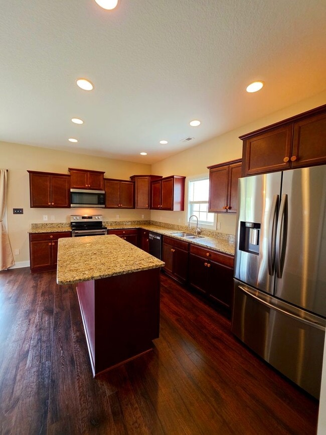 Building Photo - 4 BD in Stateside