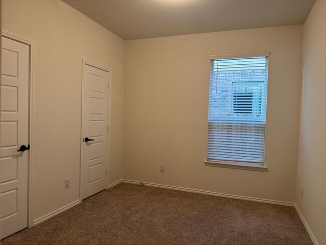 Building Photo - 418 St Cindy's Wy
