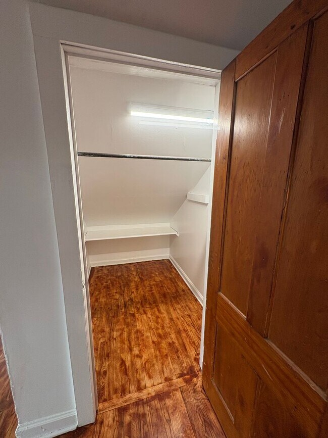 Building Photo - 118 College Pl