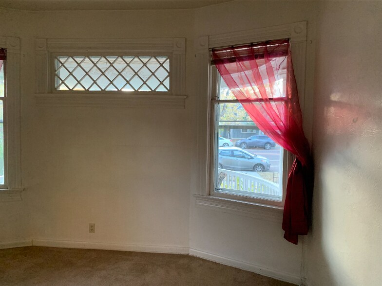 Building Photo - 1215 N Weber St