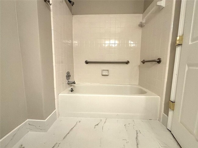 Building Photo - 558 Dorsey Cir SW