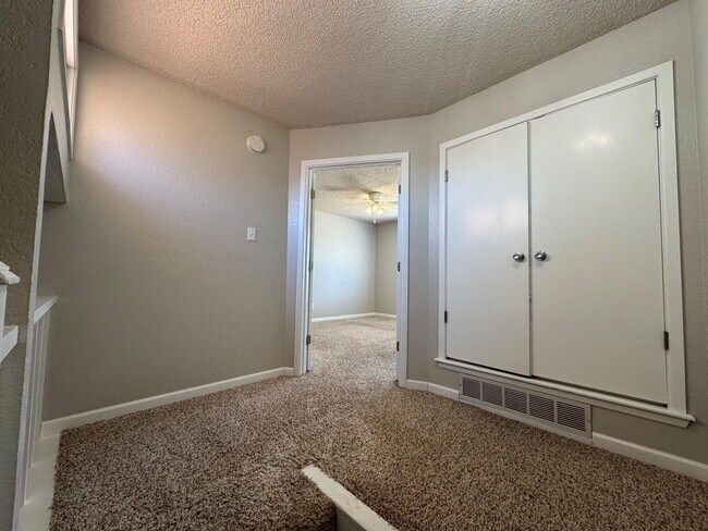 Building Photo - 121 Troy Ave