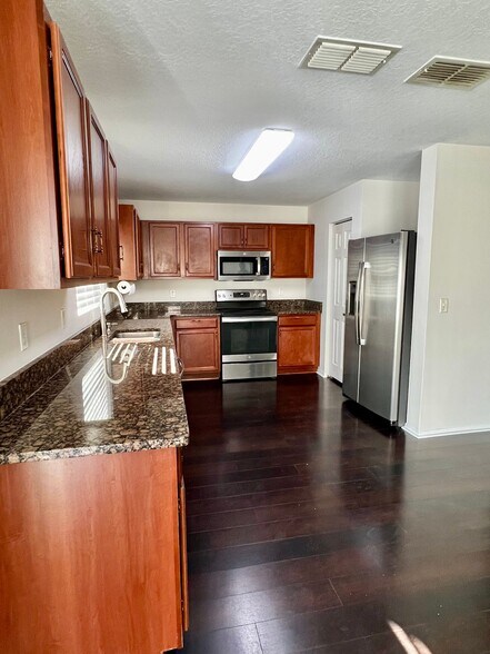 Building Photo - 18916 Randall Pl