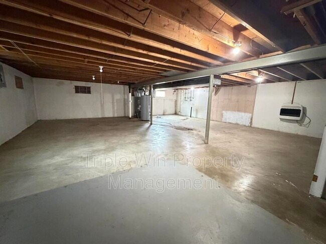 Building Photo - 11050 Linnell Dr