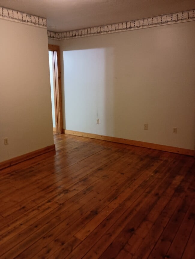 Building Photo - 105 L St