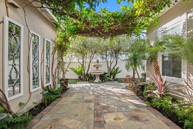 Building Photo - Stunning 5-Bedroom Pool Home in Talega – Luxury Living in San Clemente