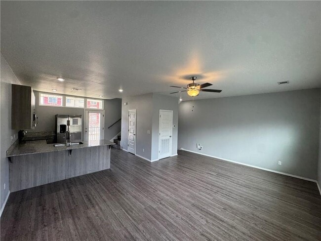 Building Photo - 1636 S Razorback Rd