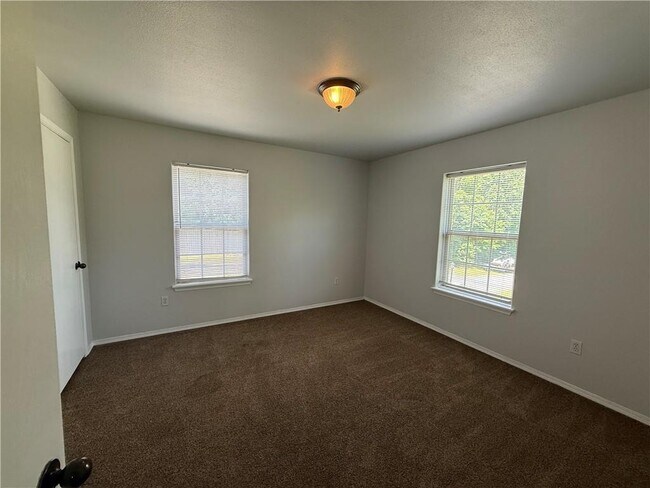 Building Photo - 8148 Randall Ln
