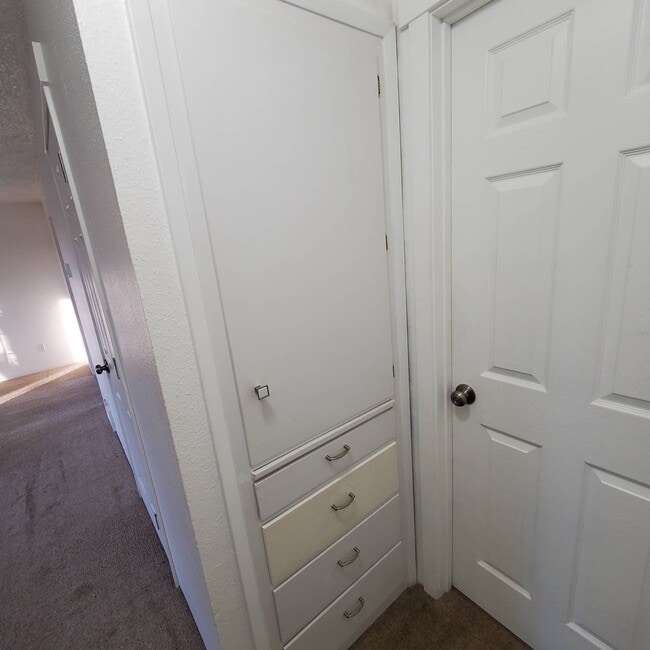 Building Photo - Cozy 2 Bed, 1 Bath duplex with large yard - Won't Last Long!