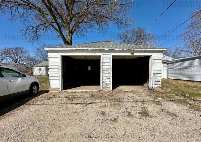Building Photo - 1112-1114 Byron Ave