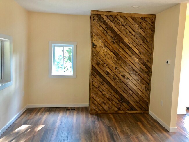 Building Photo - 3 bedroom in Beechview!