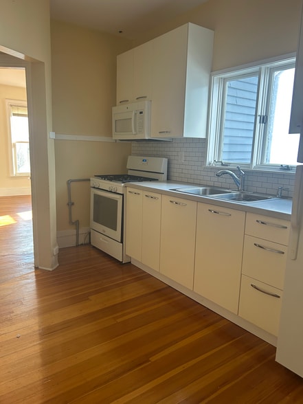 Building Photo - 23 Amherst St