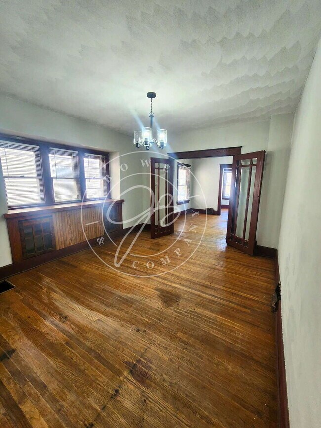 Building Photo - Very spacious lower 2 bedroom with separat...