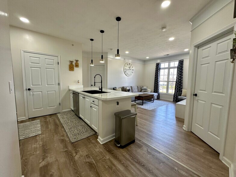 Primary Photo - 1901 N Lincoln Ave