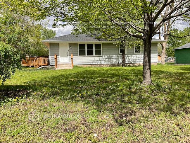 Building Photo - 816 81st Ave N