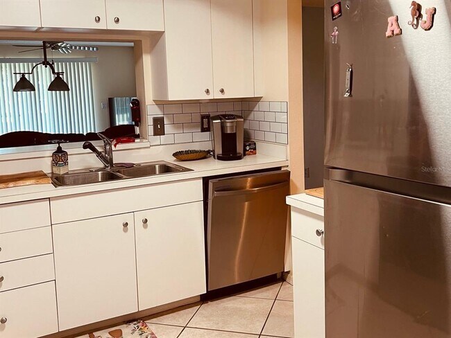 Building Photo - 9330 Clubside Cir