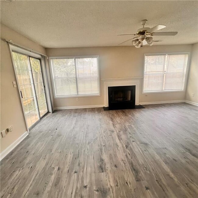 Building Photo - 3698 Sapphire Ct
