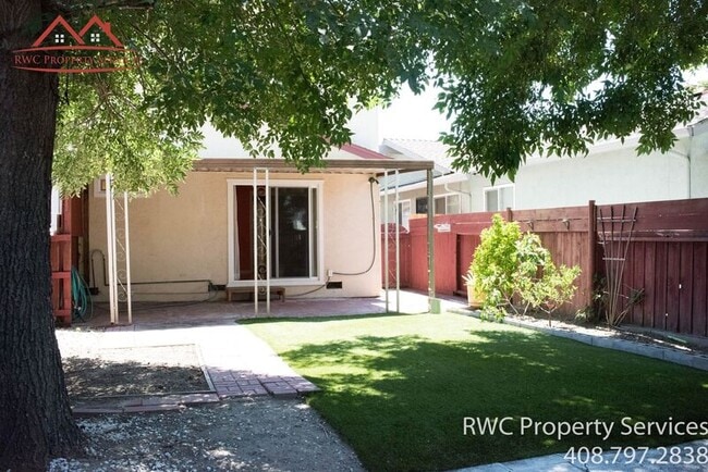 Building Photo - 4267 Will Rogers Dr