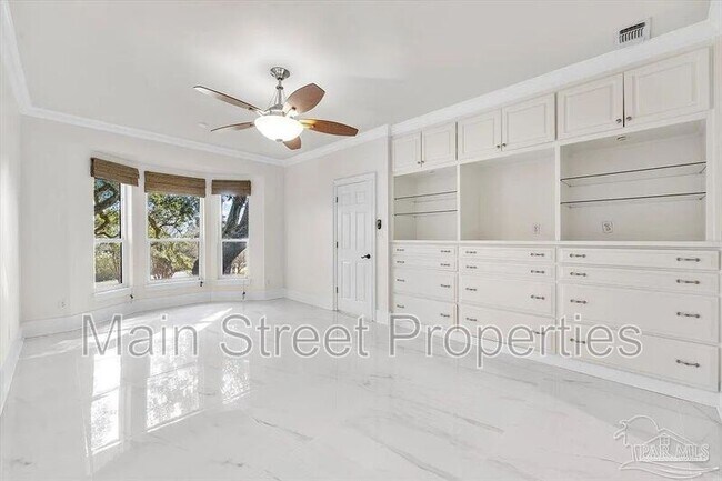 Building Photo - 4700 Bohemia Dr