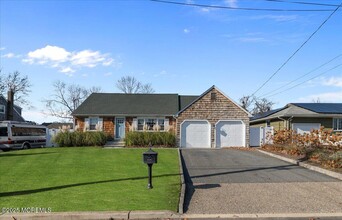 Building Photo - 525 Riverwood Ave