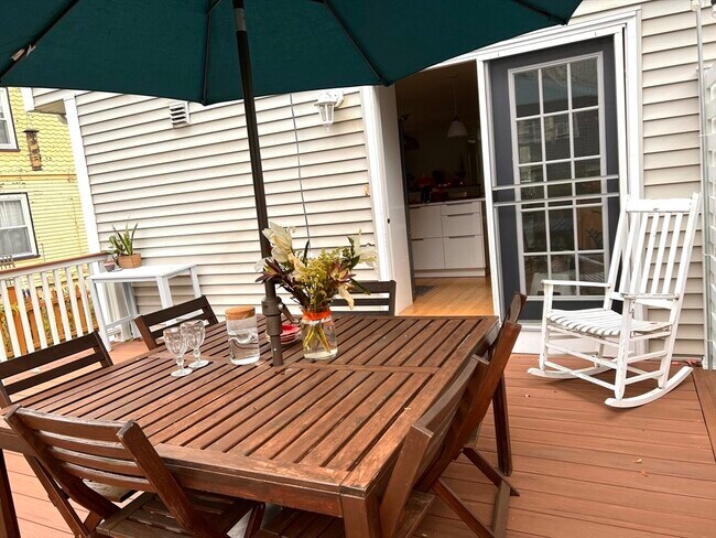 Building Photo - 90 Monument St