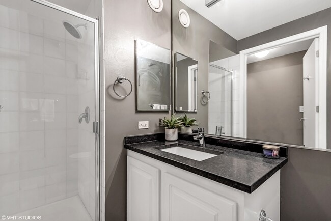 Building Photo - 345 N La Salle Dr