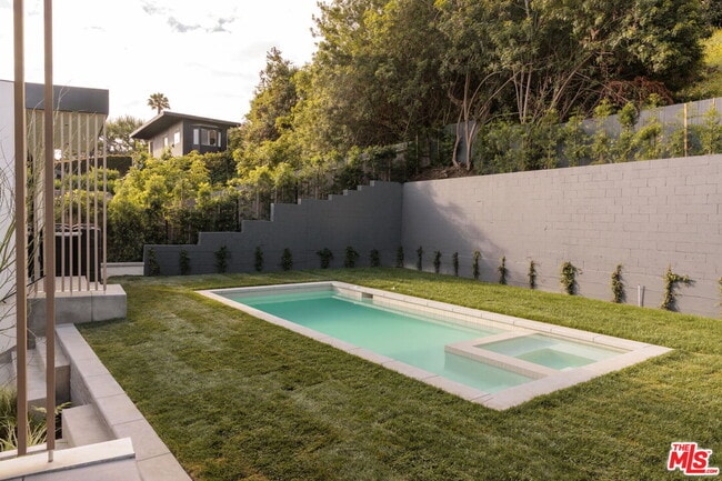 Building Photo - 5208 Sanchez Dr