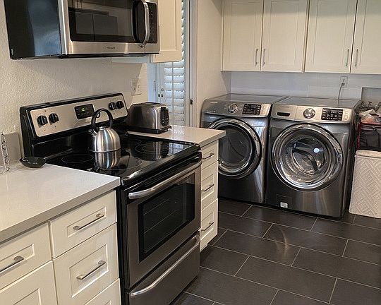 Building Photo - 35032 Mission Hills Dr