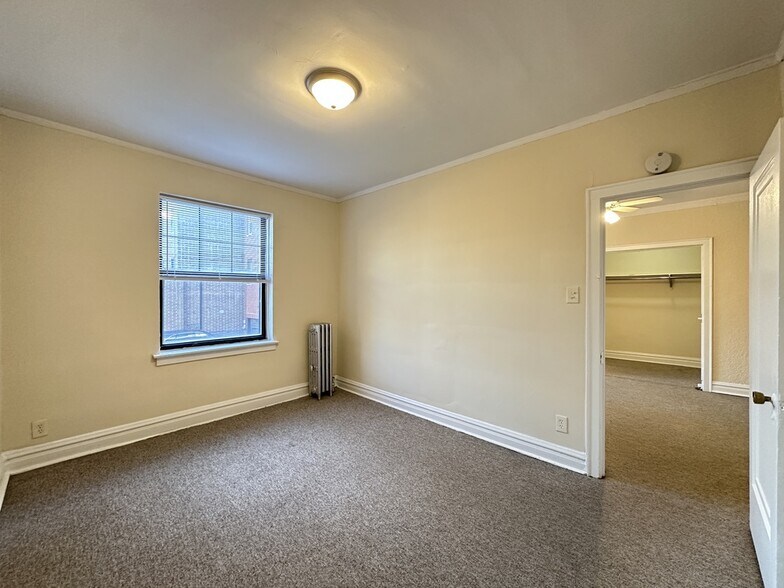 Building Photo - 4834 N Damen Ave