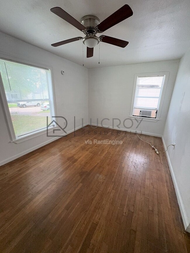 Building Photo - 200 Stillwood Dr