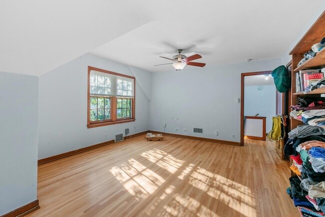 Building Photo - 201 Melbourne Ave SE