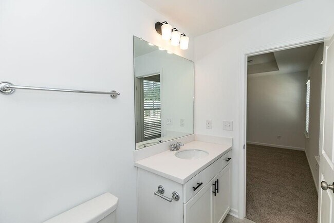 Building Photo - 1530 Brantin Dr