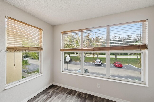 Building Photo - 437 Vista Isles Dr