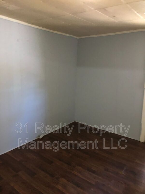 Building Photo - 2711 W Walker St