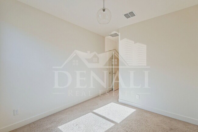 Building Photo - 10962 W Taylor St