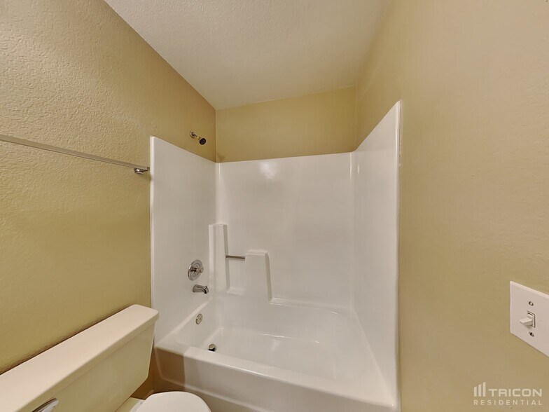 Building Photo - 4763 W Menadota Dr