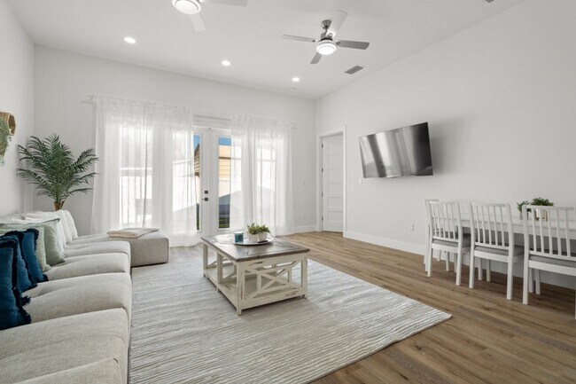 Building Photo - Gorgeous New Constriction House in Tampa - B