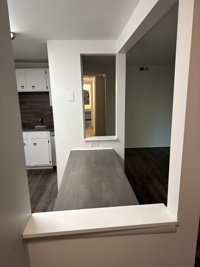 Building Photo - 3164 Central Ave